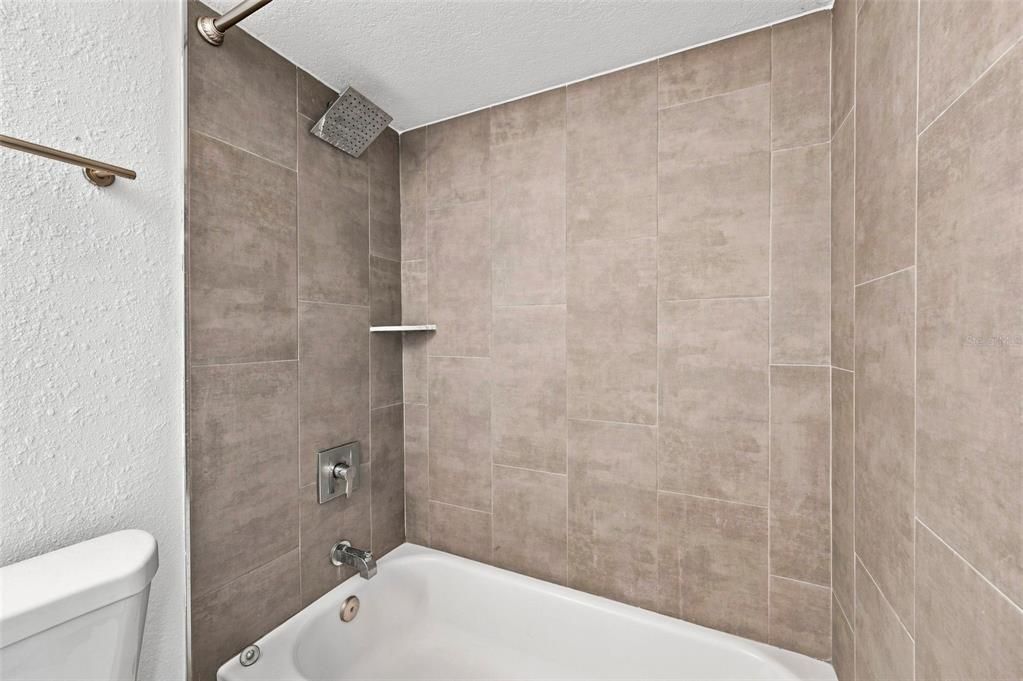 For Sale: $180,000 (2 beds, 2 baths, 950 Square Feet)