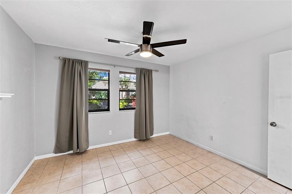 For Sale: $180,000 (2 beds, 2 baths, 950 Square Feet)