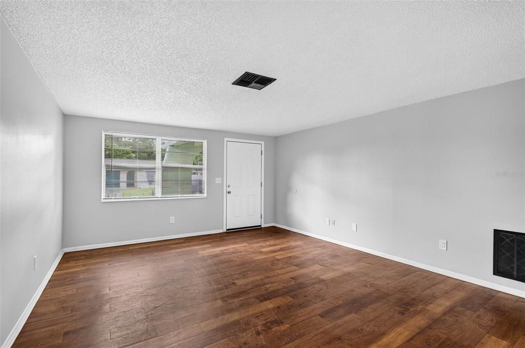 For Rent: $1,750 (3 beds, 2 baths, 1120 Square Feet)