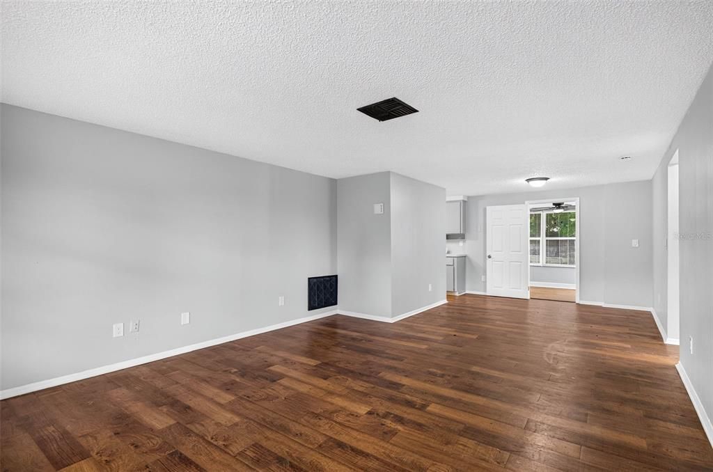For Rent: $1,750 (3 beds, 2 baths, 1120 Square Feet)