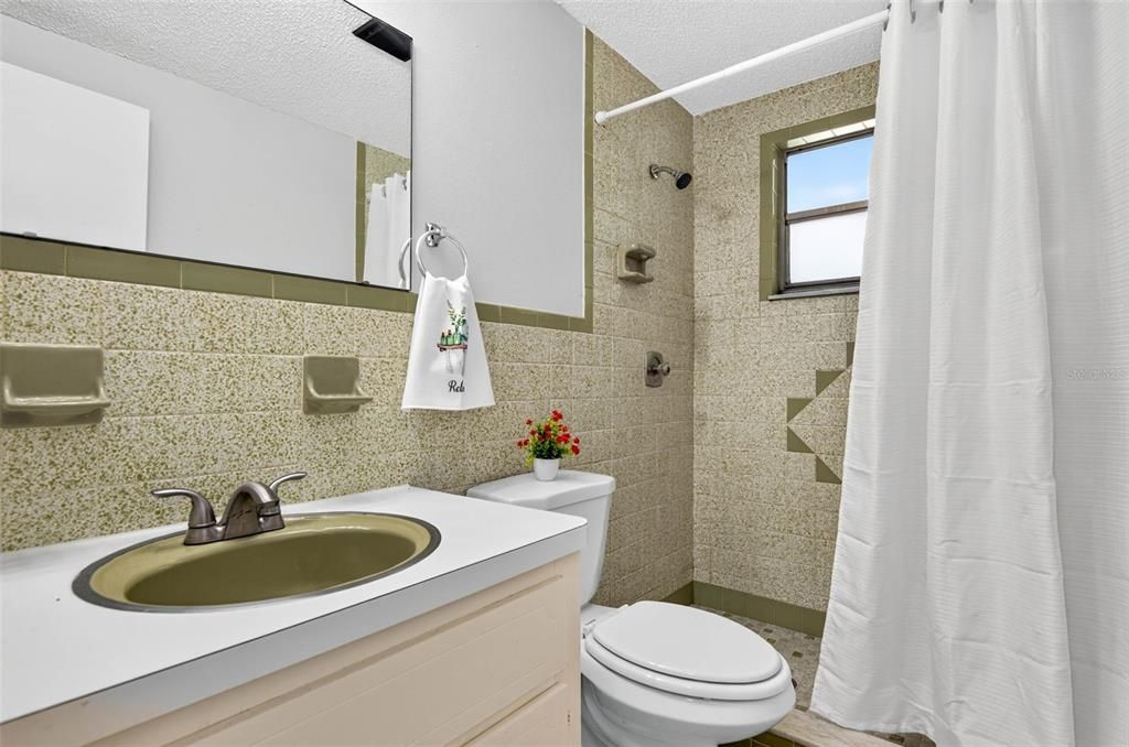 For Rent: $1,750 (3 beds, 2 baths, 1120 Square Feet)