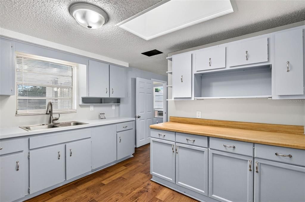For Rent: $1,750 (3 beds, 2 baths, 1120 Square Feet)