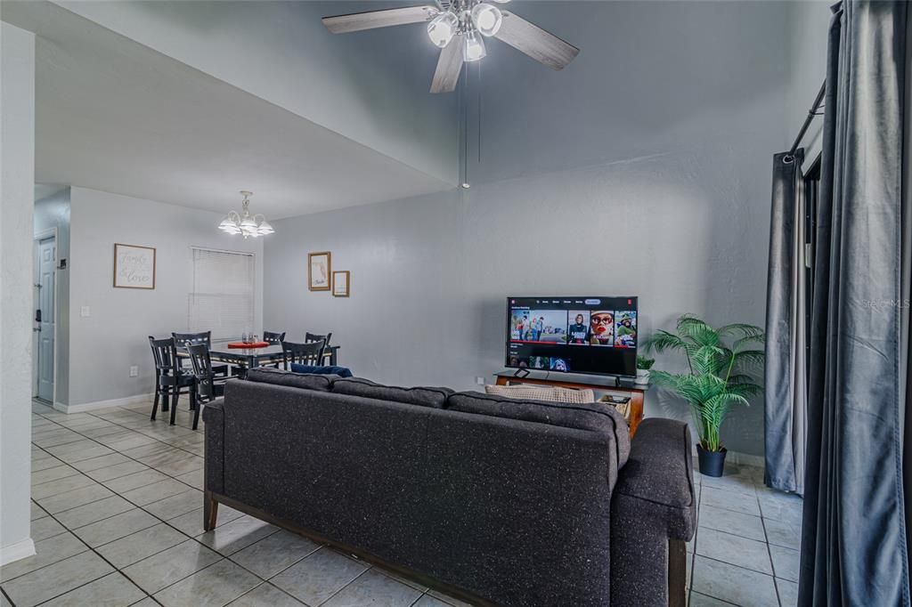 En Venta: $182,000 (2 camas, 2 baños, 1070 Pies cuadrados)
