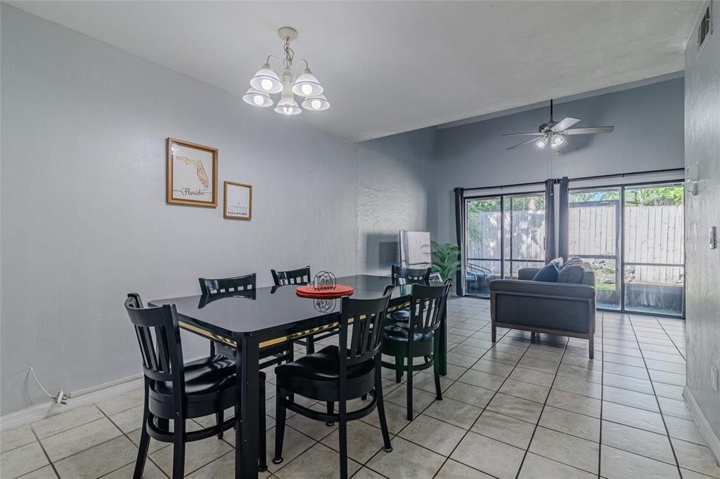 En Venta: $182,000 (2 camas, 2 baños, 1070 Pies cuadrados)