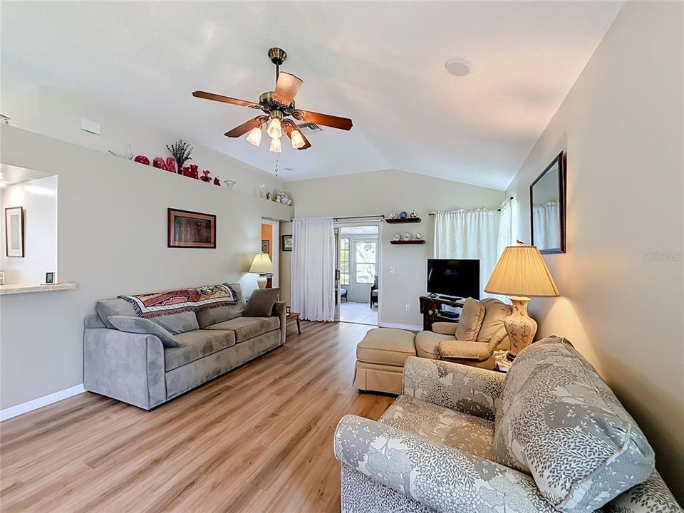 For Sale: $239,750 (2 beds, 2 baths, 1100 Square Feet)
