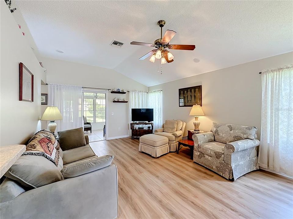 For Sale: $239,750 (2 beds, 2 baths, 1100 Square Feet)