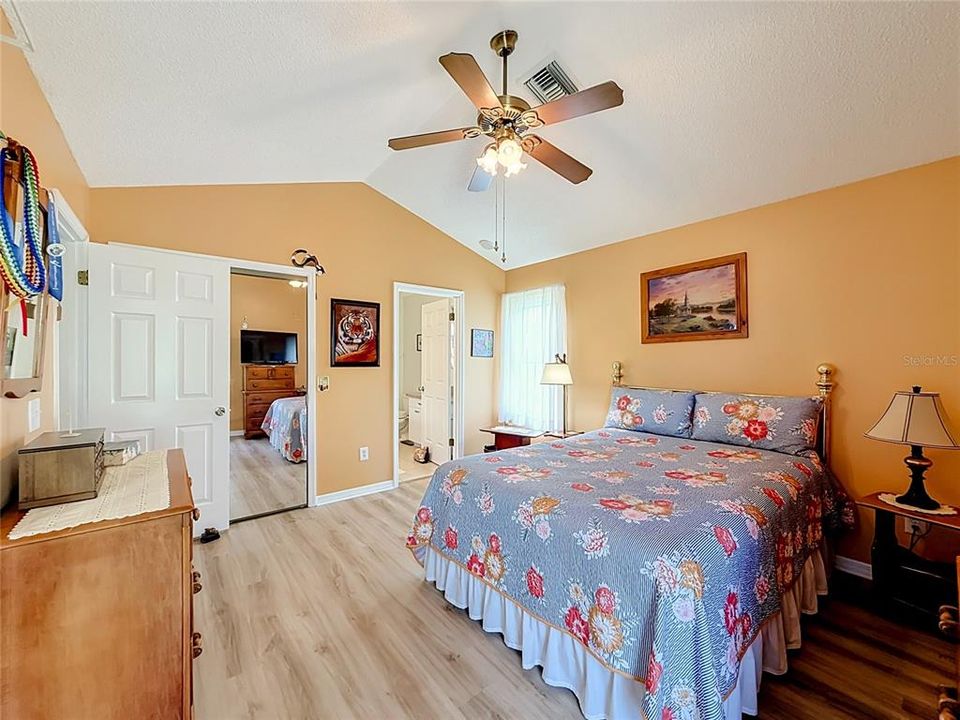 For Sale: $239,750 (2 beds, 2 baths, 1100 Square Feet)