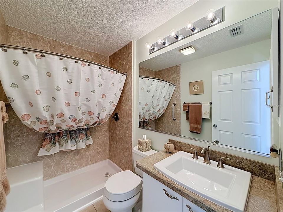 For Sale: $239,750 (2 beds, 2 baths, 1100 Square Feet)