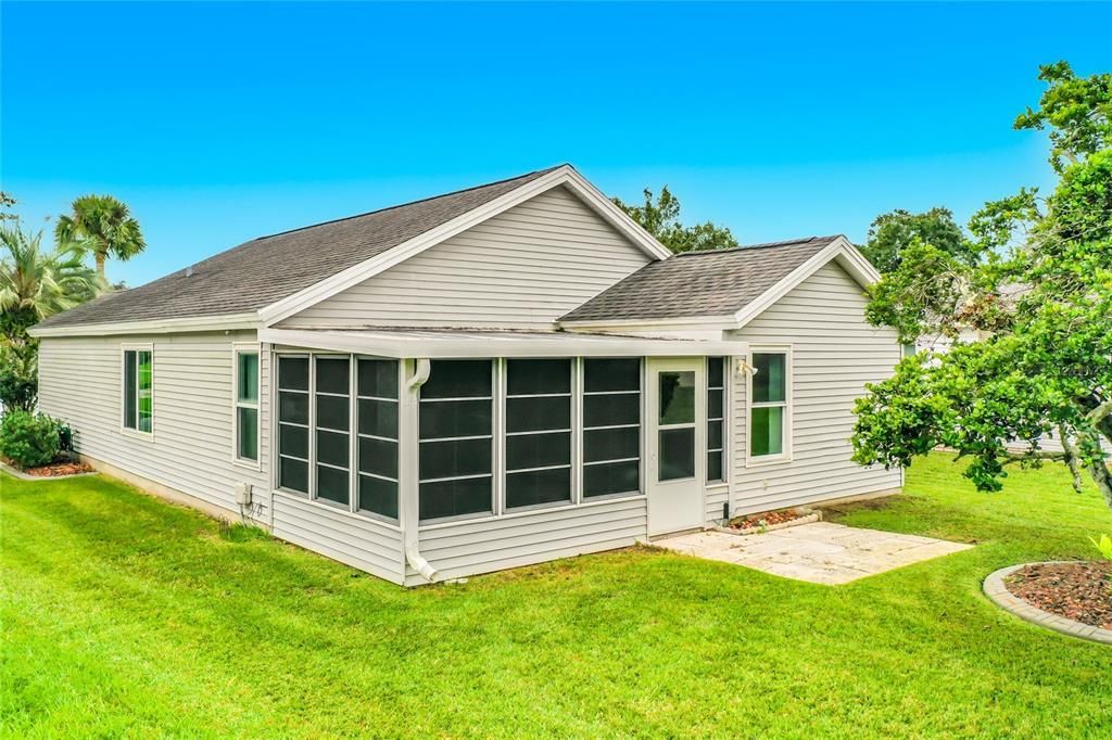 For Sale: $239,750 (2 beds, 2 baths, 1100 Square Feet)