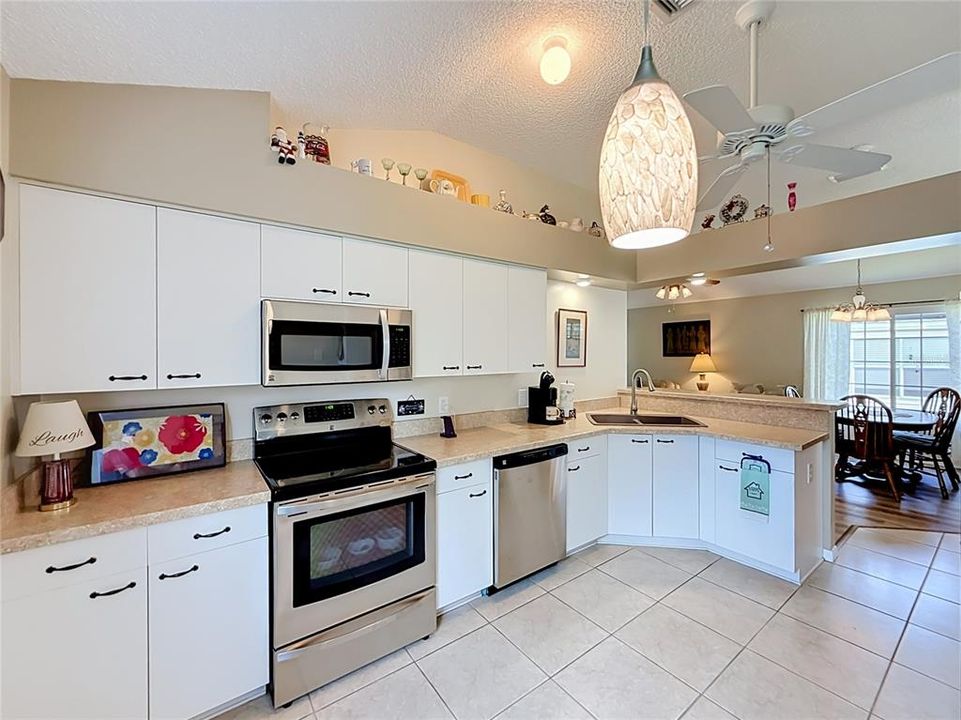 For Sale: $239,750 (2 beds, 2 baths, 1100 Square Feet)