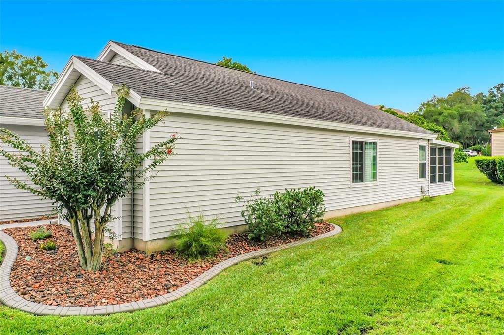 For Sale: $239,750 (2 beds, 2 baths, 1100 Square Feet)