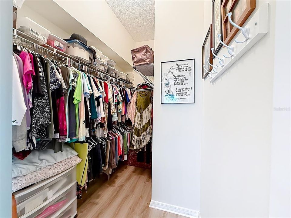 For Sale: $239,750 (2 beds, 2 baths, 1100 Square Feet)