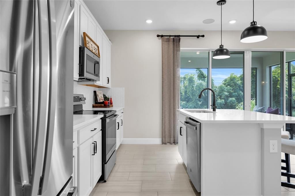 En Venta: $638,990 (4 camas, 3 baños, 3214 Pies cuadrados)