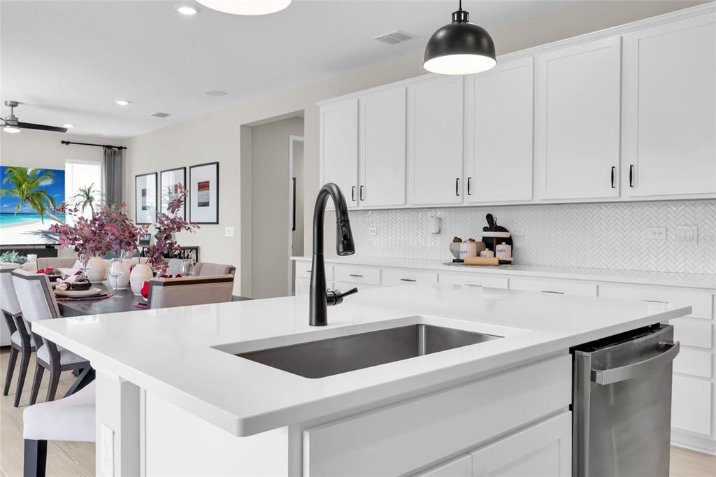 En Venta: $638,990 (4 camas, 3 baños, 3214 Pies cuadrados)