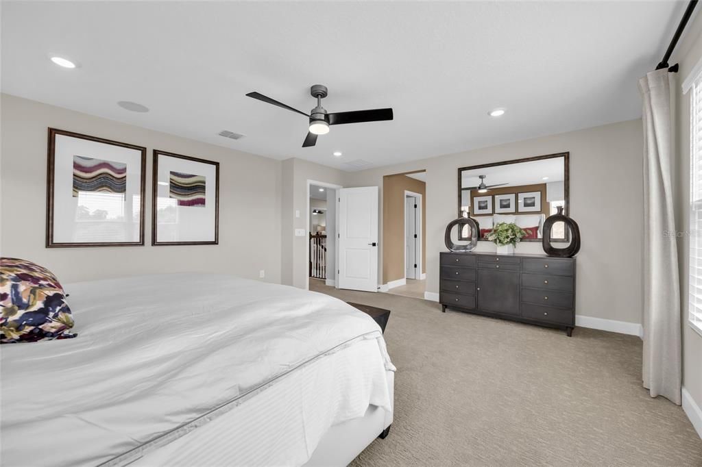 En Venta: $638,990 (4 camas, 3 baños, 3214 Pies cuadrados)