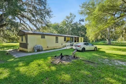 For Sale: $99,500 (3 beds, 2 baths, 784 Square Feet)
