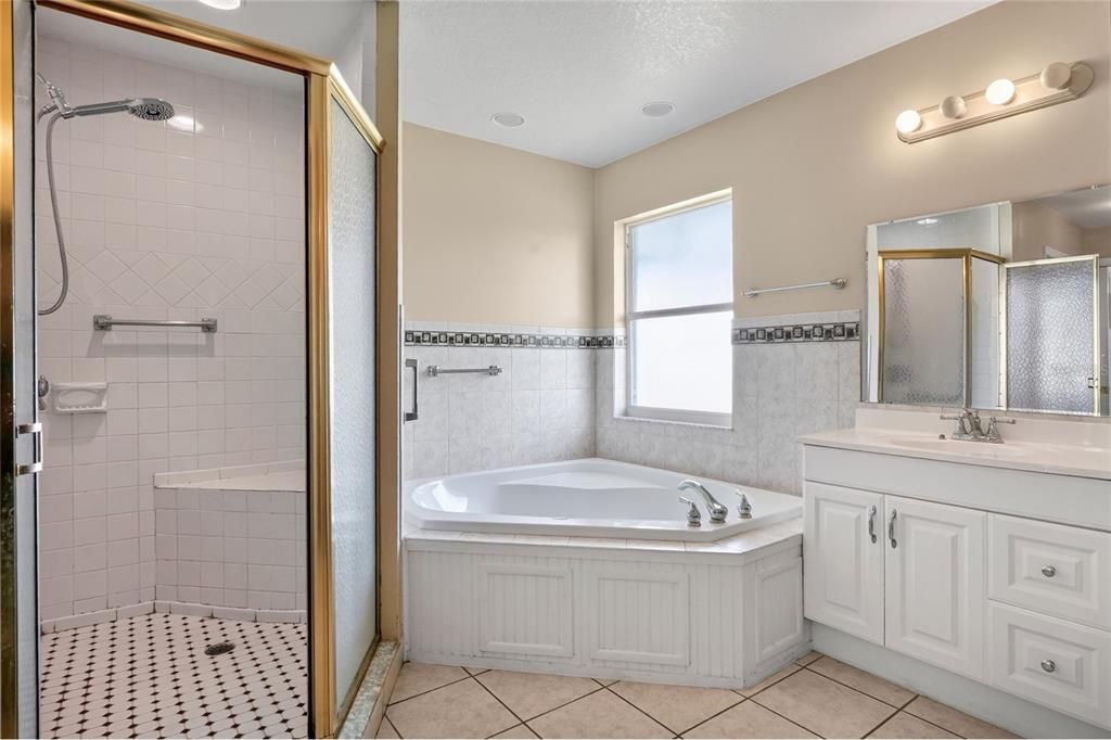 На продажу: $269,900 (3 спален, 2 ванн, 1589 Квадратных фут)