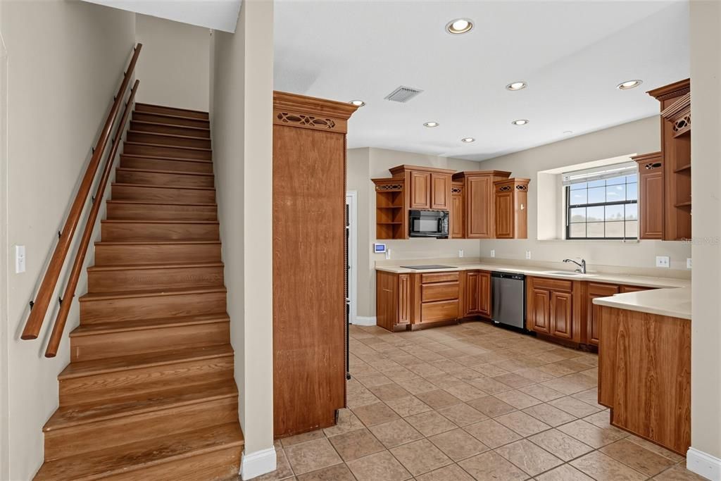 En Venta: $625,000 (6 camas, 3 baños, 3846 Pies cuadrados)