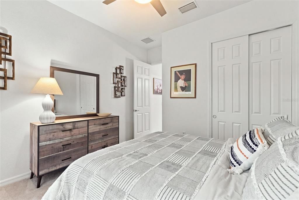 Activo con contrato: $645,000 (4 camas, 2 baños, 2474 Pies cuadrados)