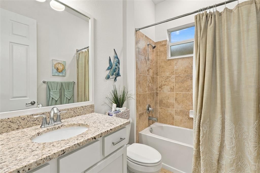 Activo con contrato: $645,000 (4 camas, 2 baños, 2474 Pies cuadrados)