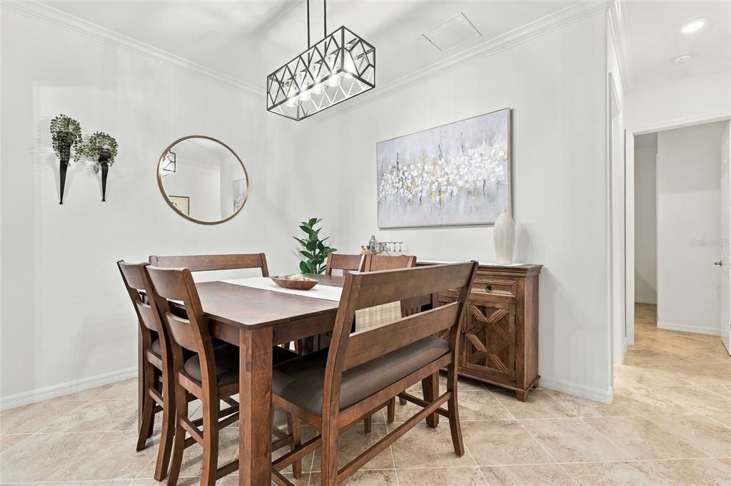 Activo con contrato: $645,000 (4 camas, 2 baños, 2474 Pies cuadrados)