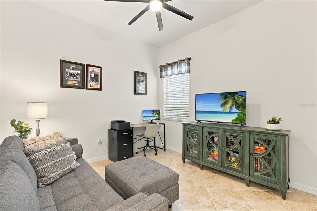 Activo con contrato: $645,000 (4 camas, 2 baños, 2474 Pies cuadrados)