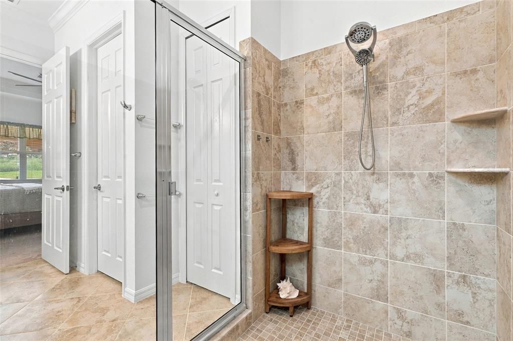 Activo con contrato: $645,000 (4 camas, 2 baños, 2474 Pies cuadrados)