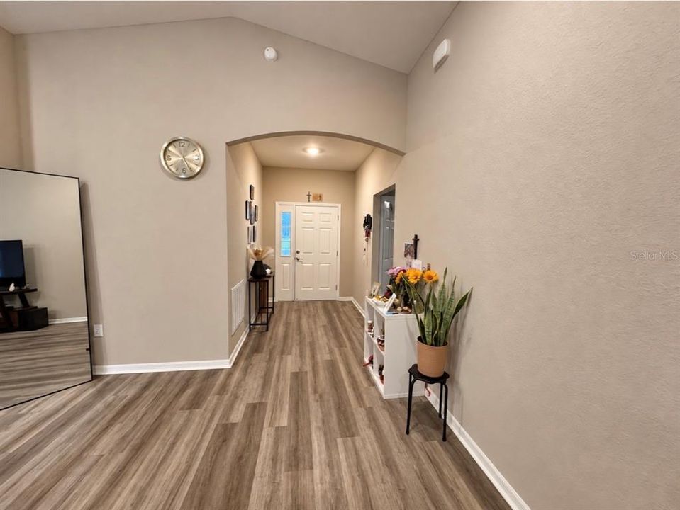 For Rent: $2,400 (4 beds, 2 baths, 1855 Square Feet)