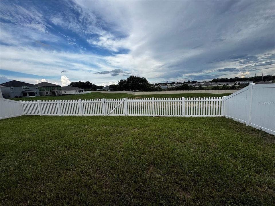 For Rent: $2,400 (4 beds, 2 baths, 1855 Square Feet)