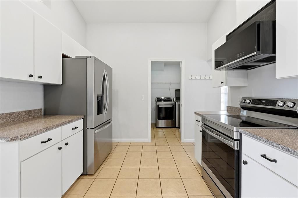For Sale: $299,000 (3 beds, 2 baths, 1591 Square Feet)