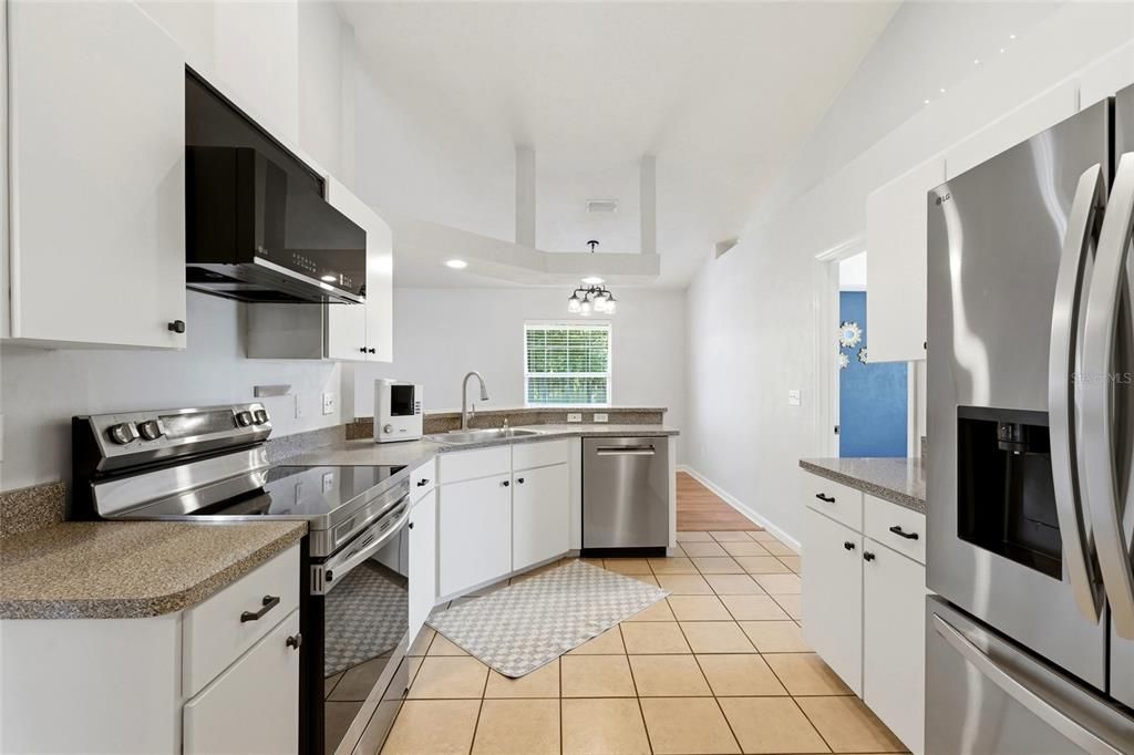 For Sale: $299,000 (3 beds, 2 baths, 1591 Square Feet)