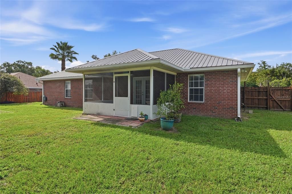 For Sale: $299,000 (3 beds, 2 baths, 1591 Square Feet)