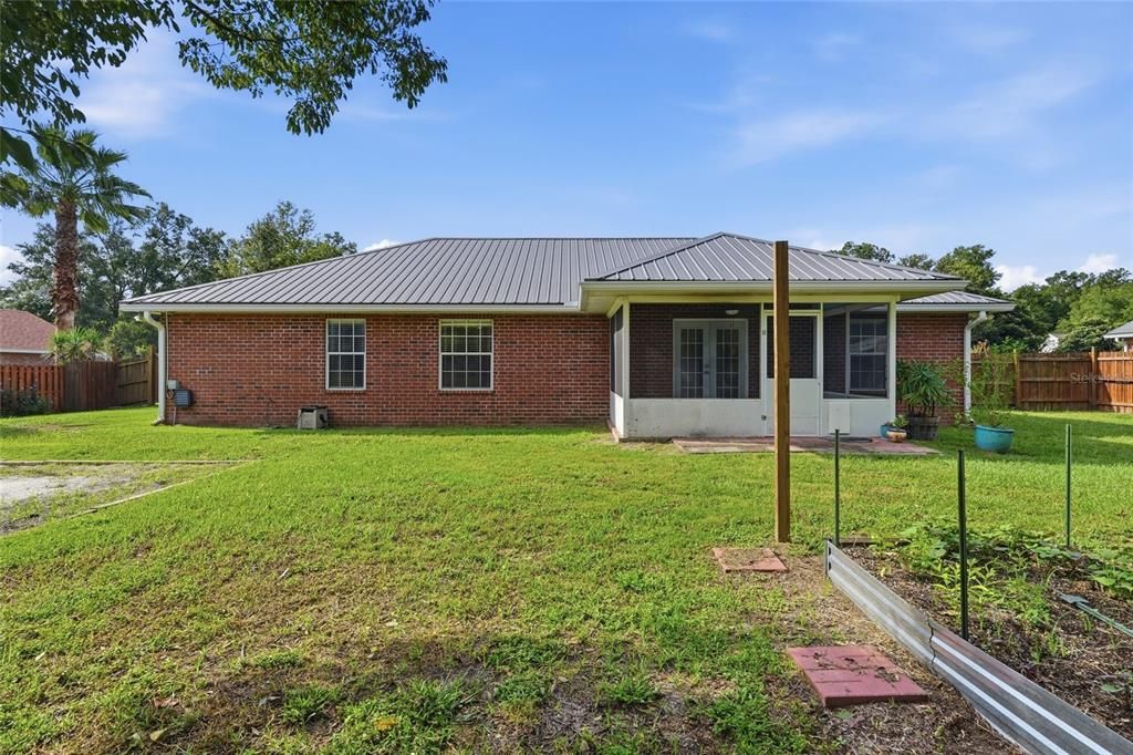 For Sale: $299,000 (3 beds, 2 baths, 1591 Square Feet)