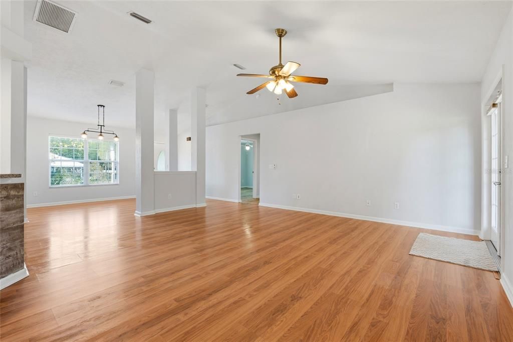 For Sale: $299,000 (3 beds, 2 baths, 1591 Square Feet)