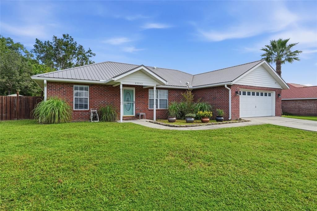 For Sale: $299,000 (3 beds, 2 baths, 1591 Square Feet)