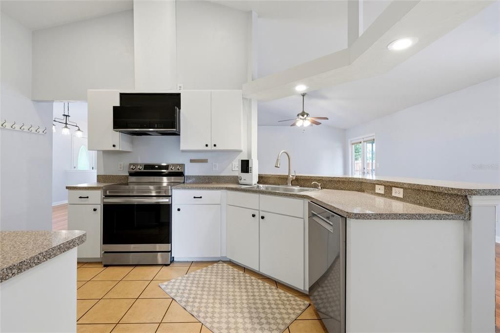 For Sale: $299,000 (3 beds, 2 baths, 1591 Square Feet)