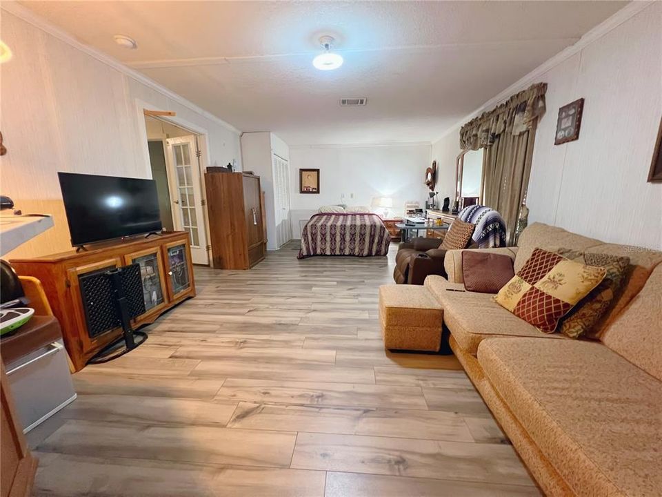 На продажу: $299,900 (4 спален, 2 ванн, 2432 Квадратных фут)