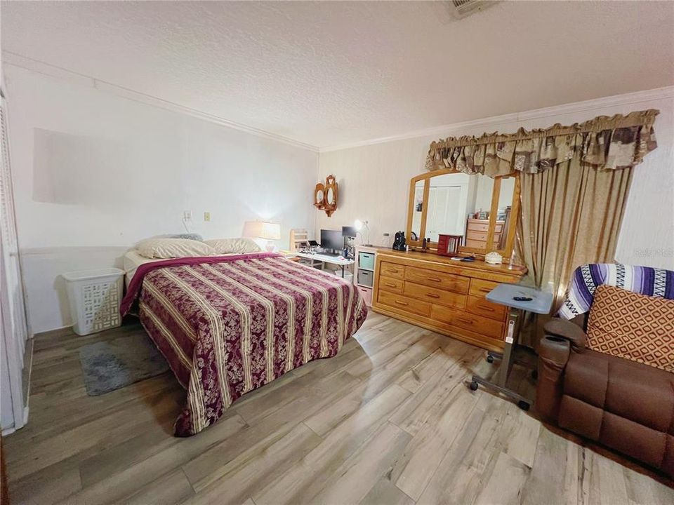 На продажу: $299,900 (4 спален, 2 ванн, 2432 Квадратных фут)