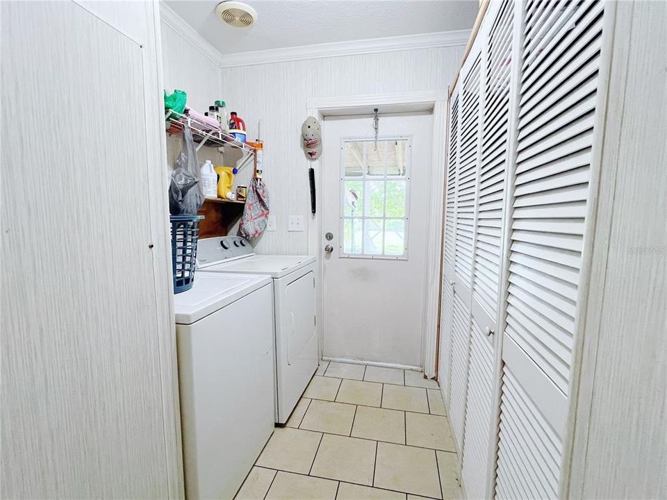 На продажу: $299,900 (4 спален, 2 ванн, 2432 Квадратных фут)