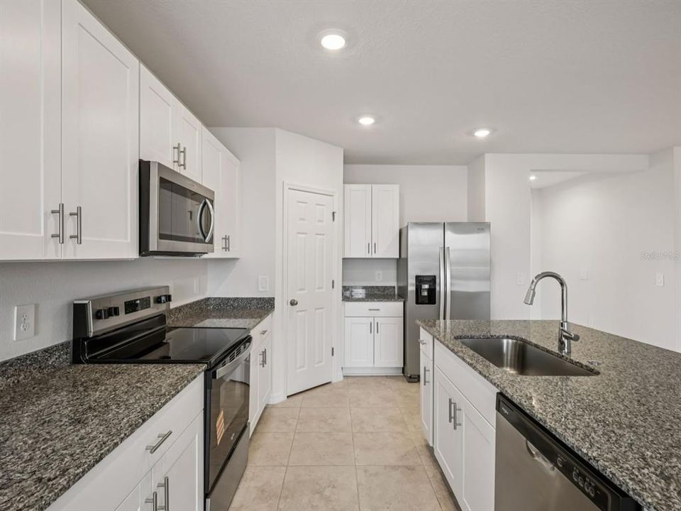 En Venta: $286,000 (3 camas, 2 baños, 1695 Pies cuadrados)