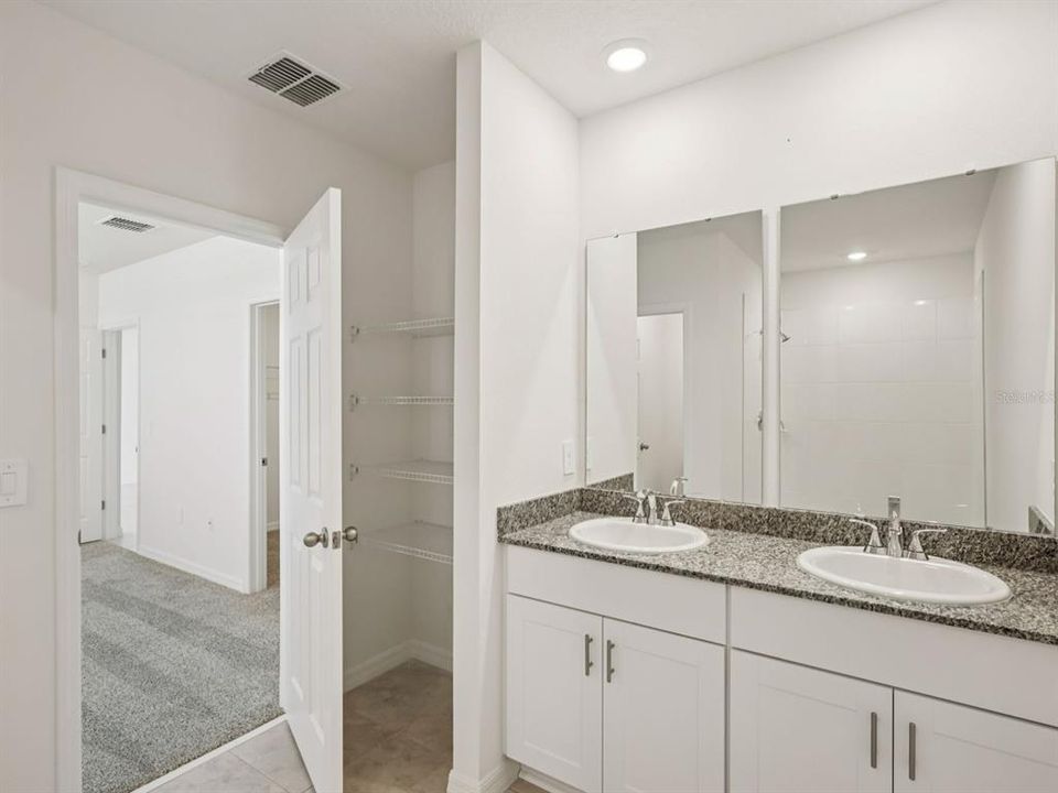 En Venta: $286,000 (3 camas, 2 baños, 1695 Pies cuadrados)