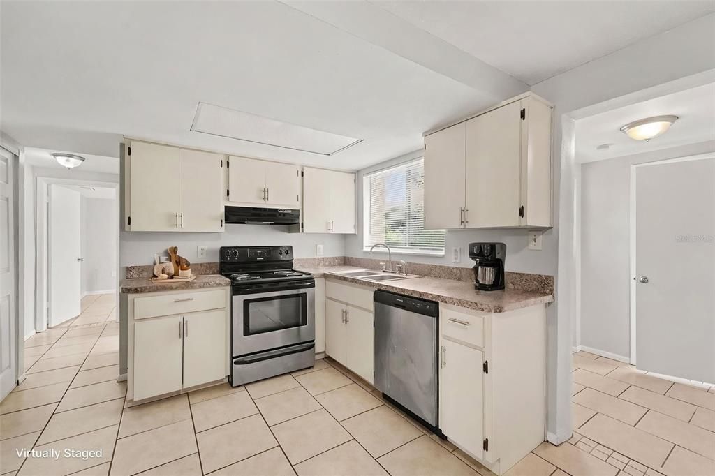 На продажу: $239,900 (3 спален, 2 ванн, 1214 Квадратных фут)