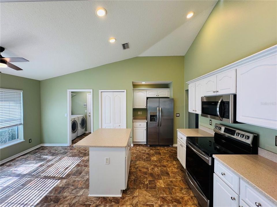 For Sale: $330,000 (3 beds, 2 baths, 1771 Square Feet)