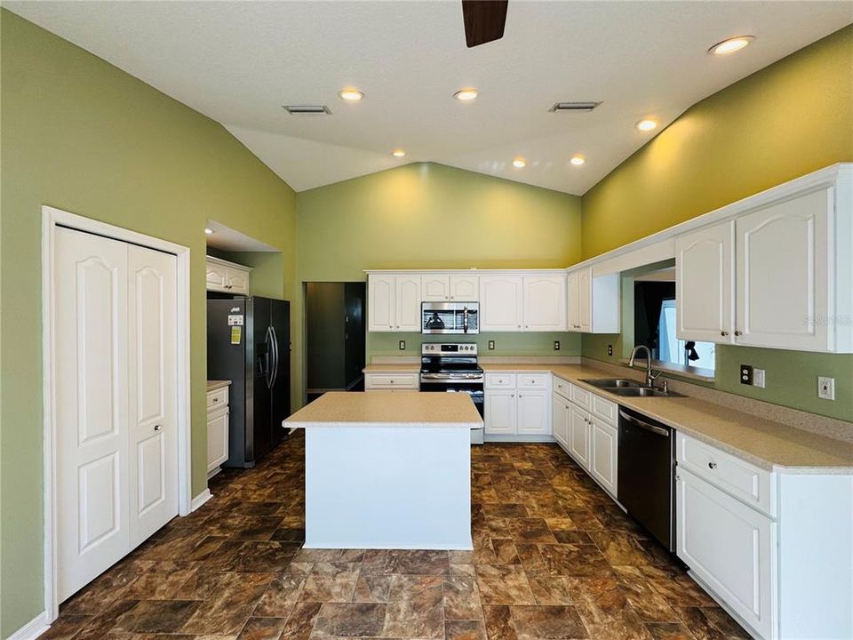 For Sale: $330,000 (3 beds, 2 baths, 1771 Square Feet)
