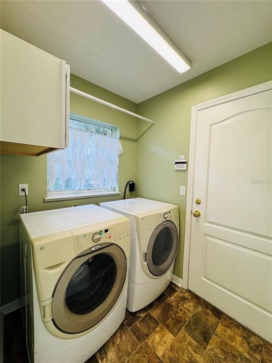 For Sale: $330,000 (3 beds, 2 baths, 1771 Square Feet)