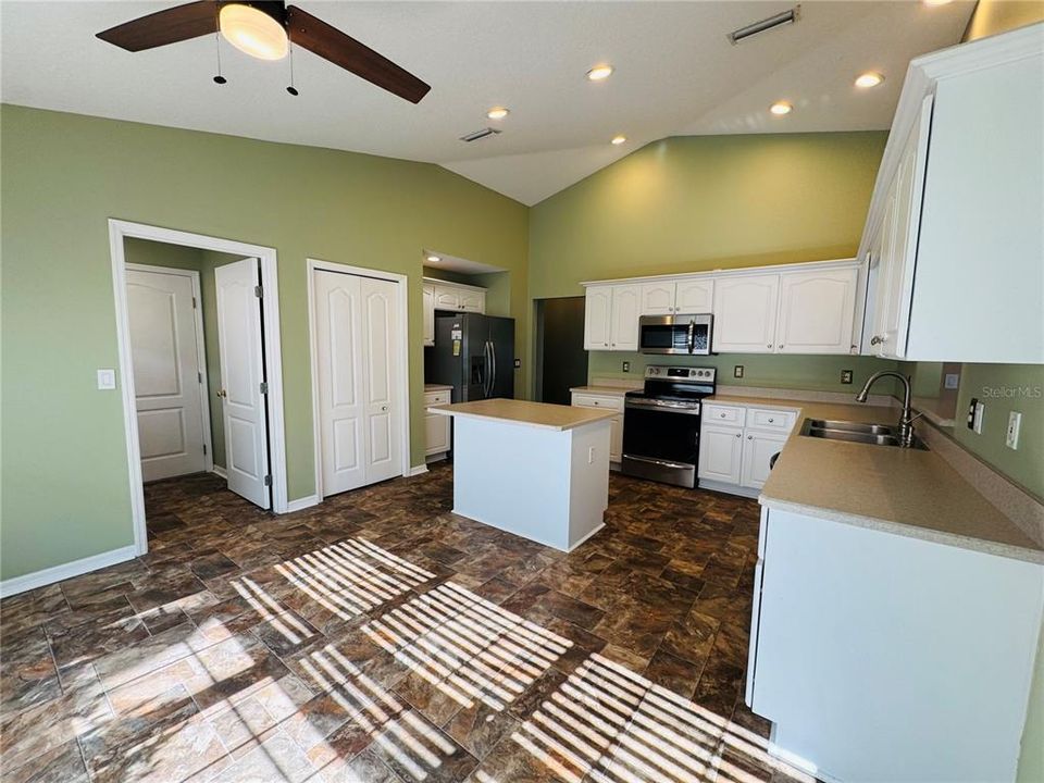 For Sale: $330,000 (3 beds, 2 baths, 1771 Square Feet)