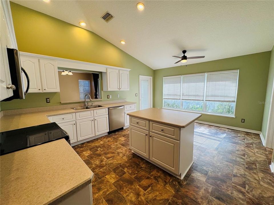 For Sale: $330,000 (3 beds, 2 baths, 1771 Square Feet)
