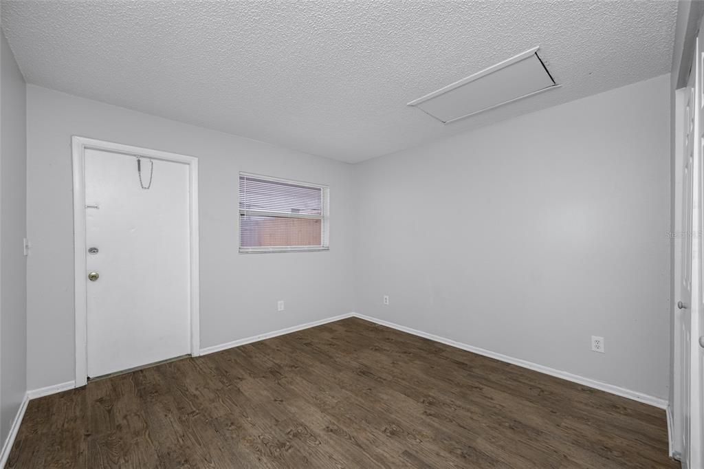 For Rent: $1,355 (2 beds, 1 baths, 700 Square Feet)
