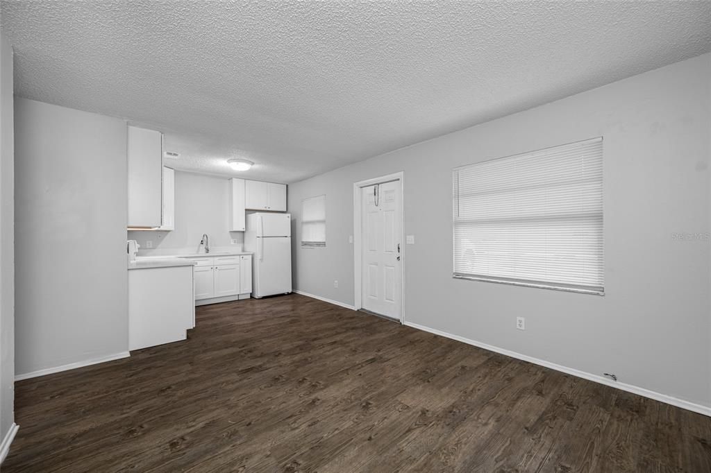 For Rent: $1,355 (2 beds, 1 baths, 700 Square Feet)