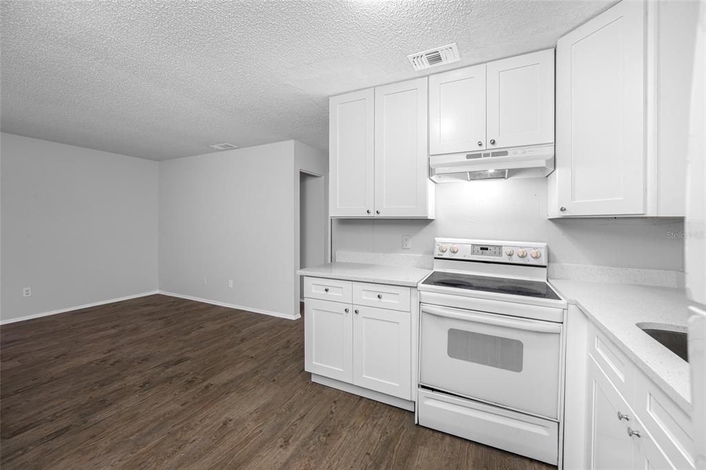 For Rent: $1,355 (2 beds, 1 baths, 700 Square Feet)